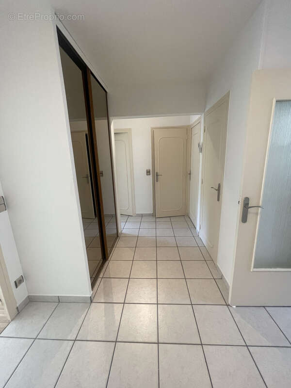 Appartement 64 m2 refait à neuf - photo 2