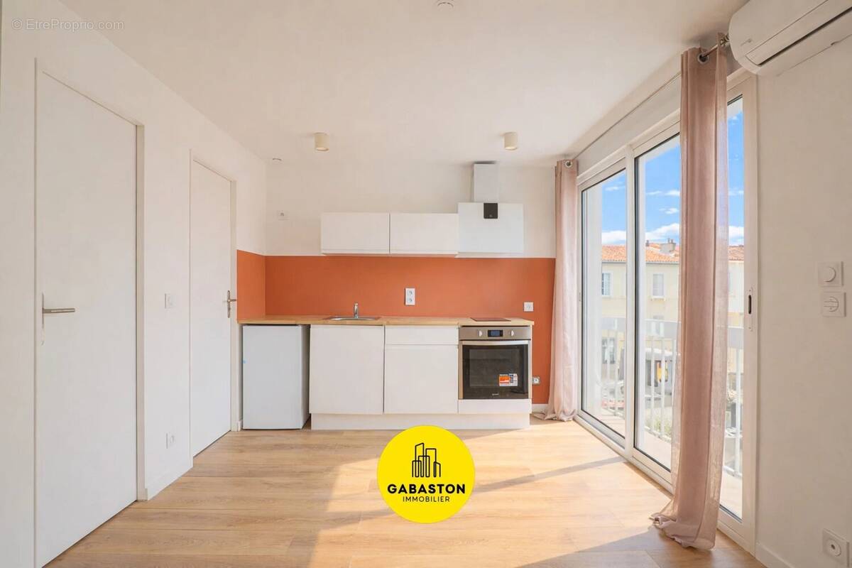 Appartement à MARSEILLE-5E