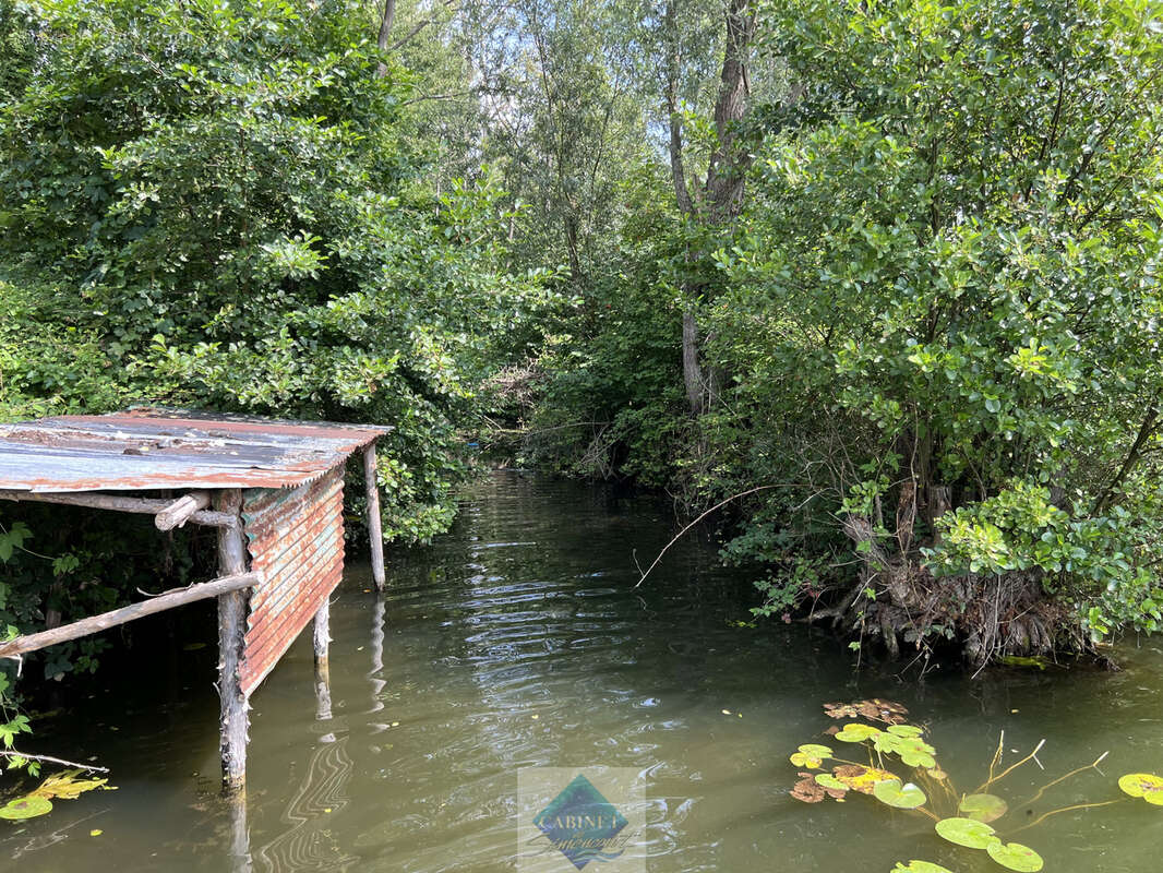 Terrain à MAREUIL-CAUBERT