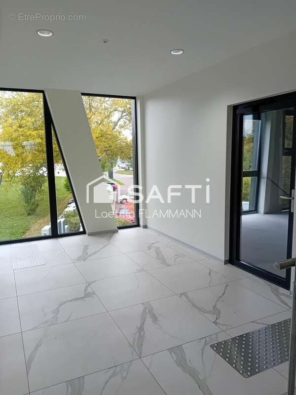 Photo 2 - Commerce à SARREGUEMINES