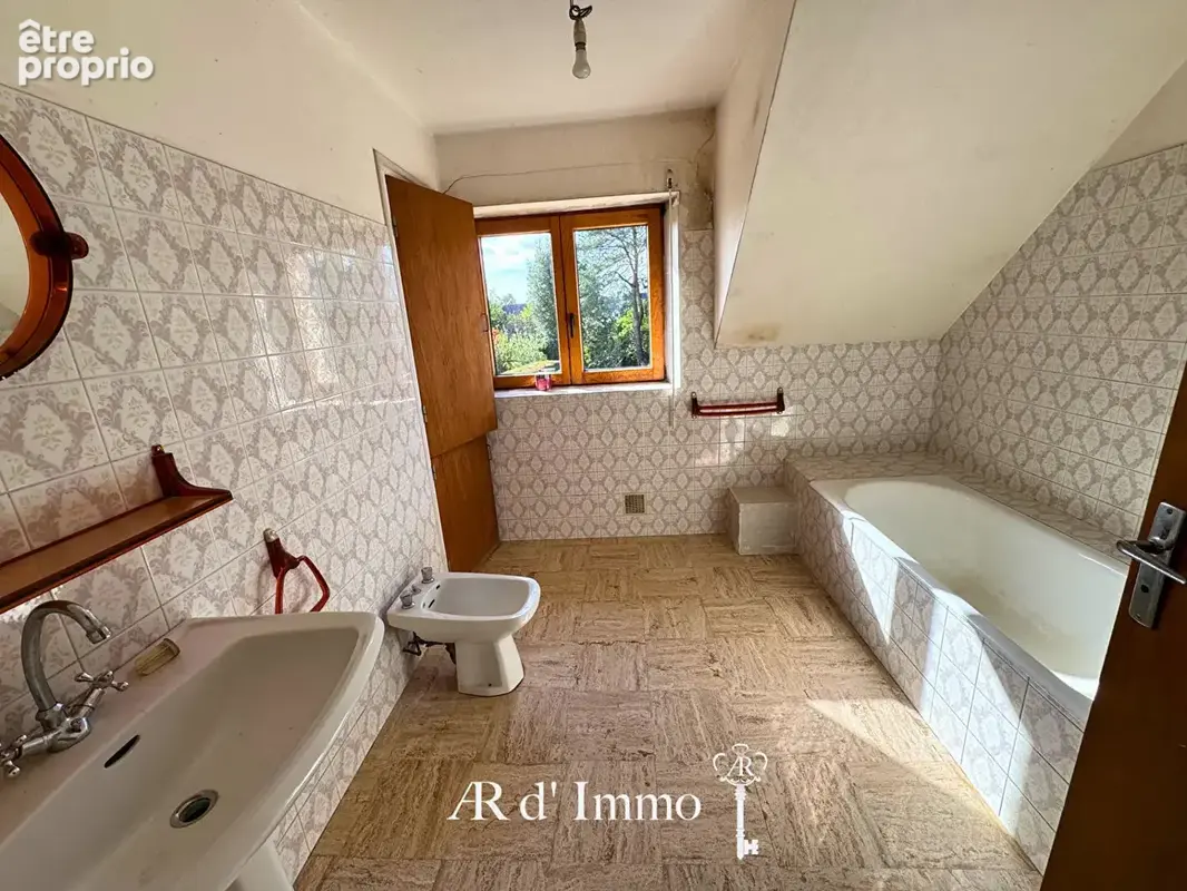 Maison en pierre avec dépendances - Terrain de 2 300 m² - photo 13