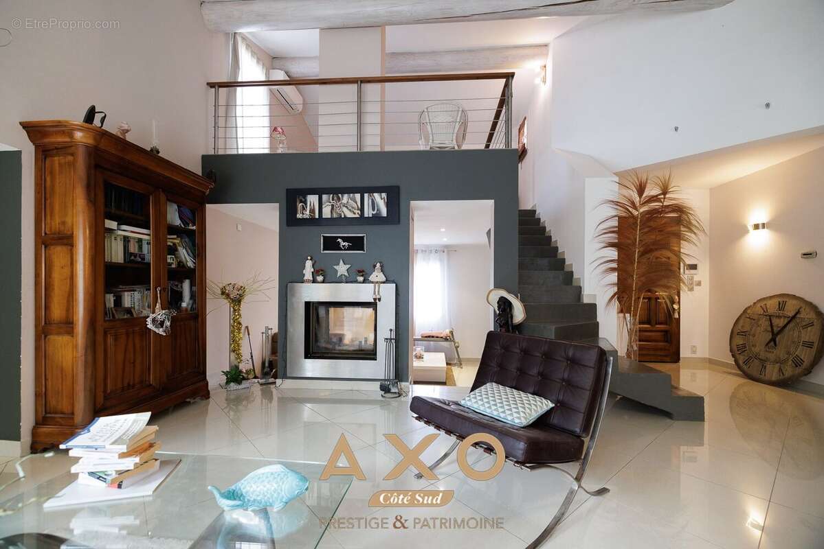 Maison à SIMIANE-COLLONGUE