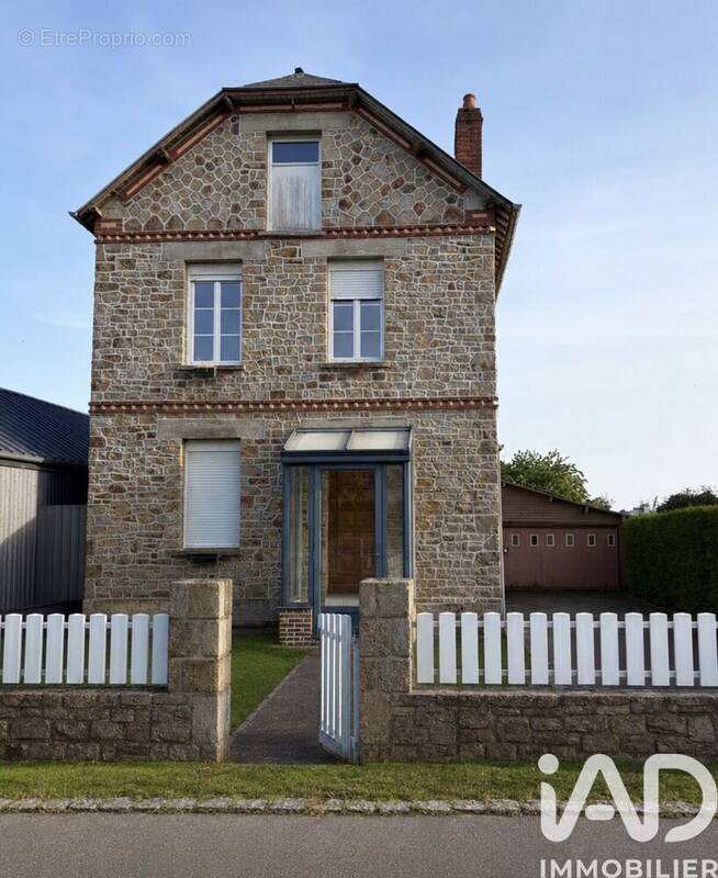 Photo 1 - Maison à BAZOUGES-LA-PEROUSE