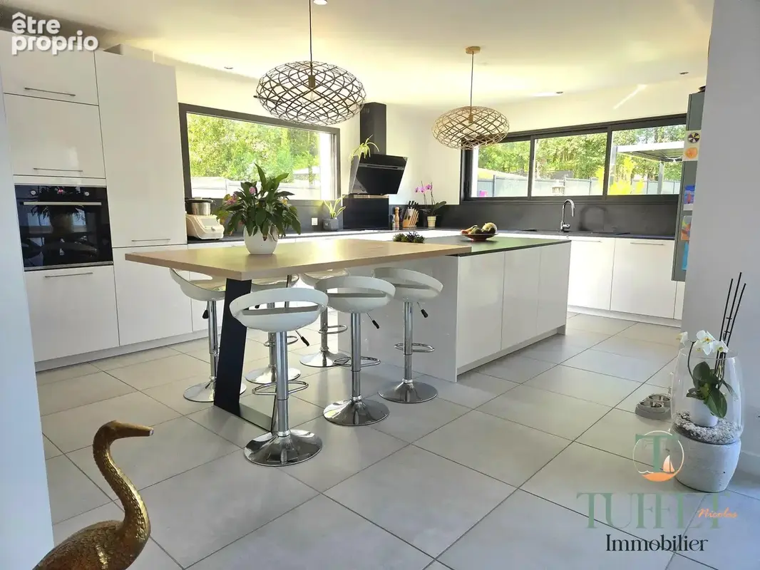 Maison 194 m² à Breuillet  - photo 9