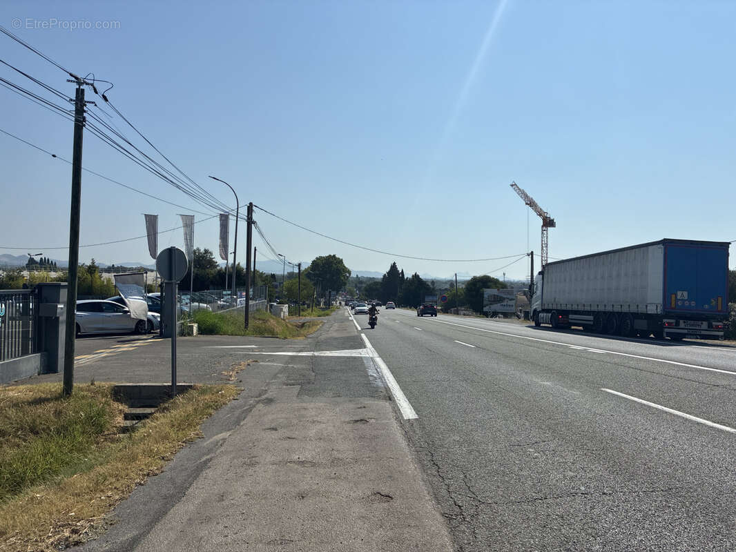 Terrain avec local commercial a vendre - 2600 m2 proche autoroute - photo 8