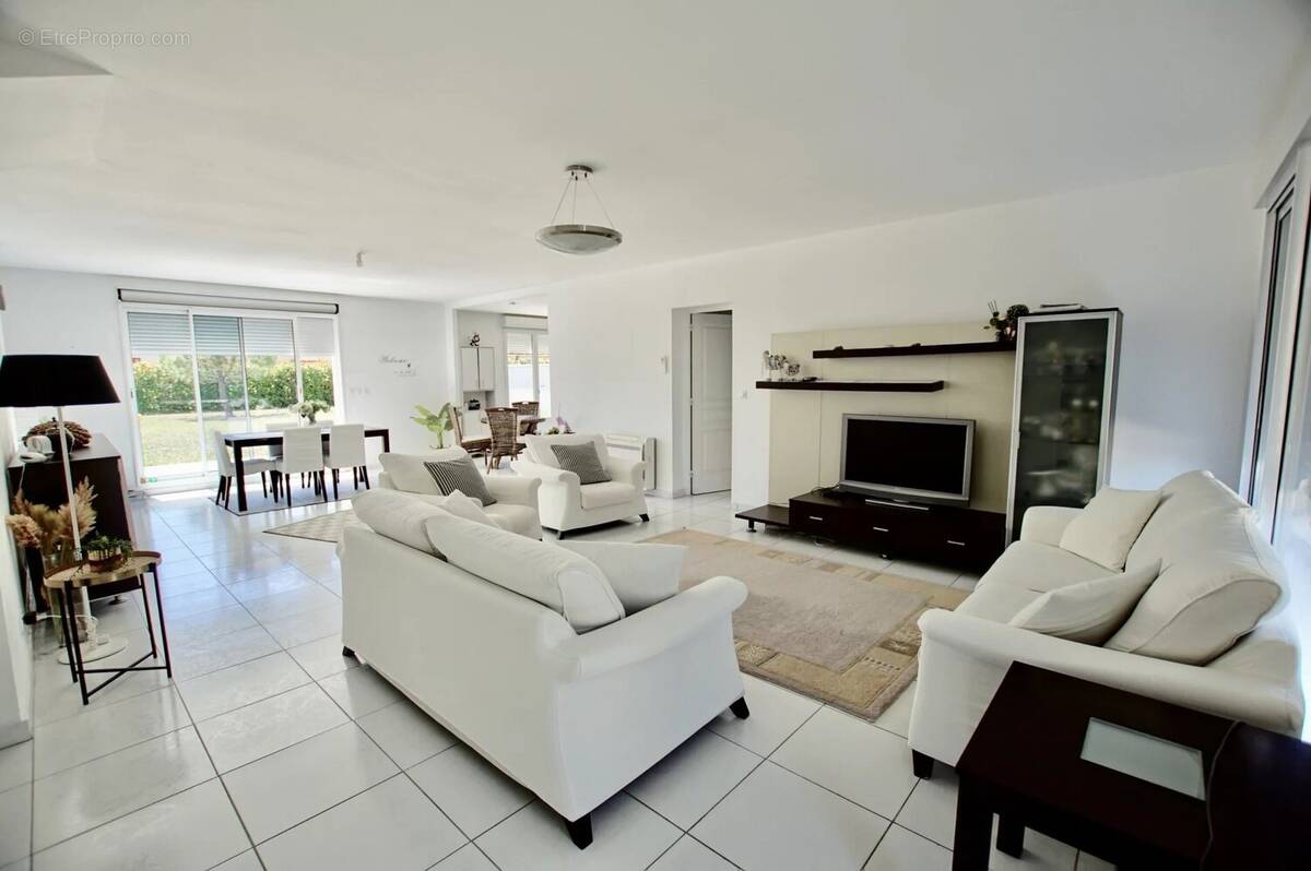 Maison à LA SALVETAT-SAINT-GILLES