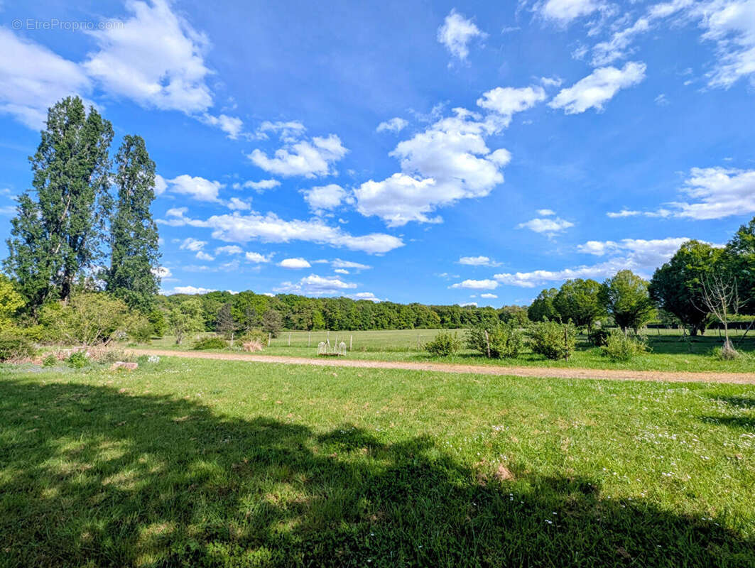 Maison à VALLIERES-LES-GRANDES