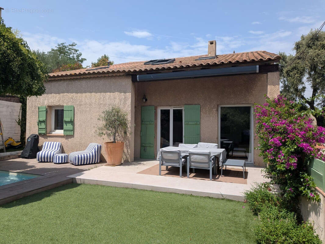 Maison de 3 chambres + piscine + garage - photo 2