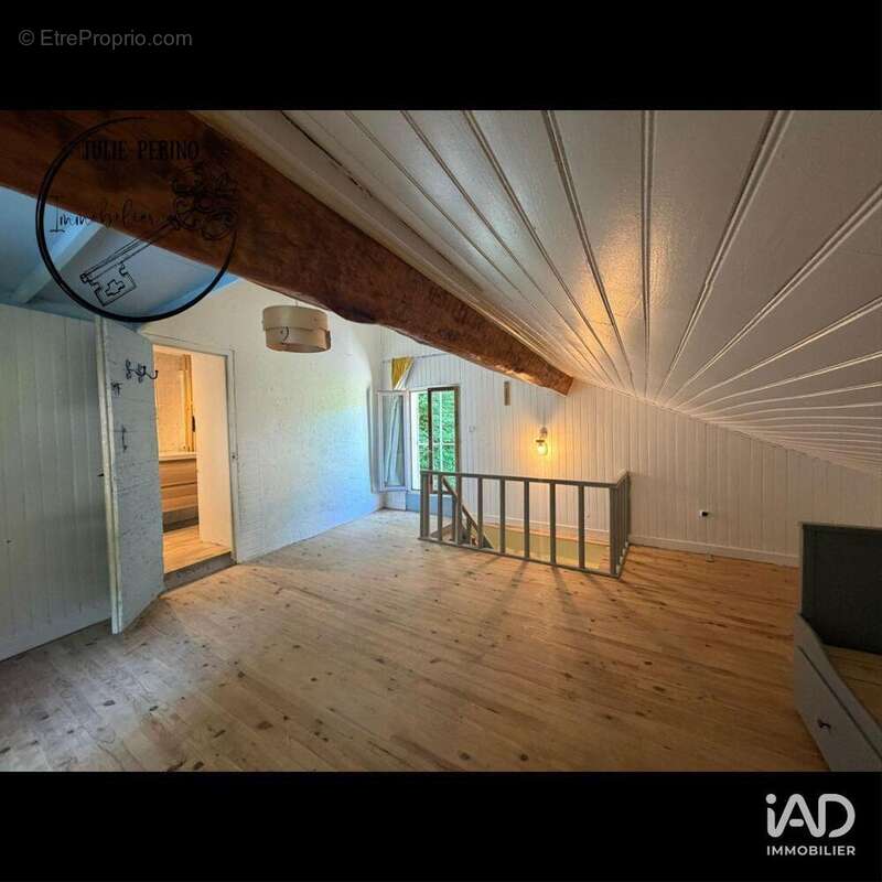 Maison 40 m² à Saint-Laurent-En-Beaumont  - photo 9