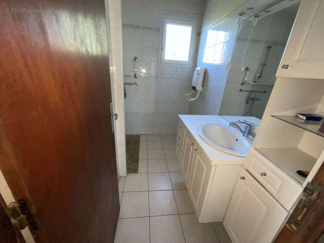 Maison à LE PUY-SAINTE-REPARADE