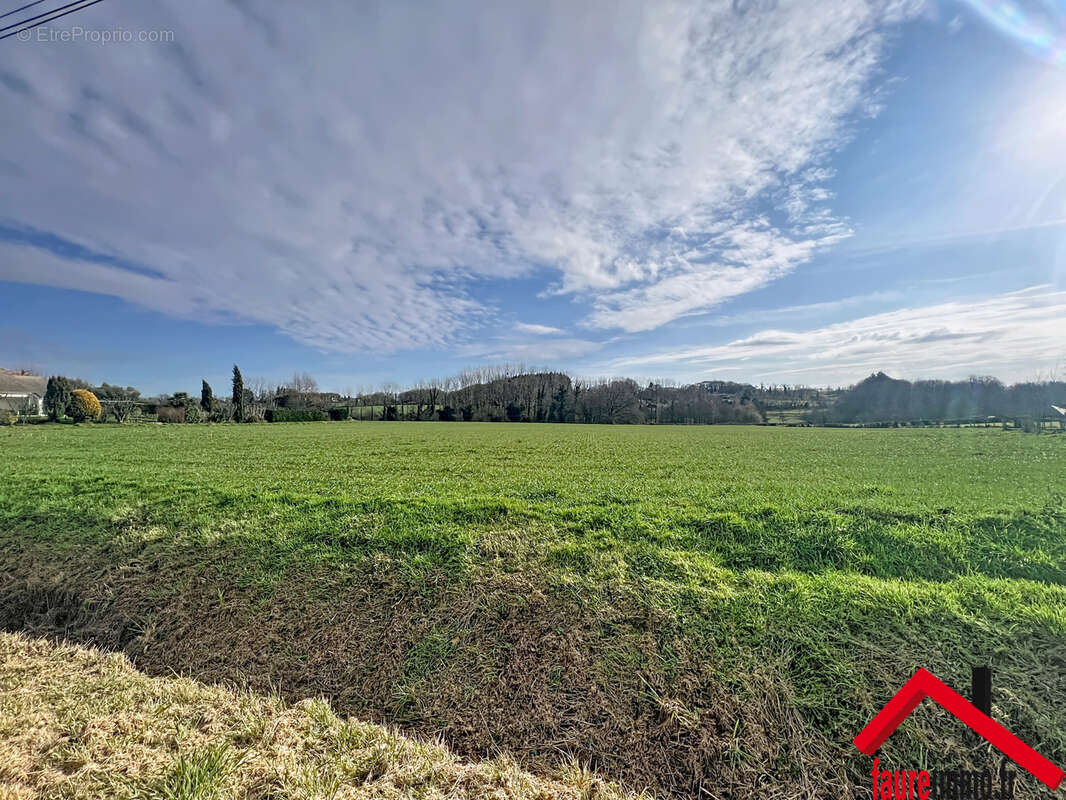 Terrain à SADROC