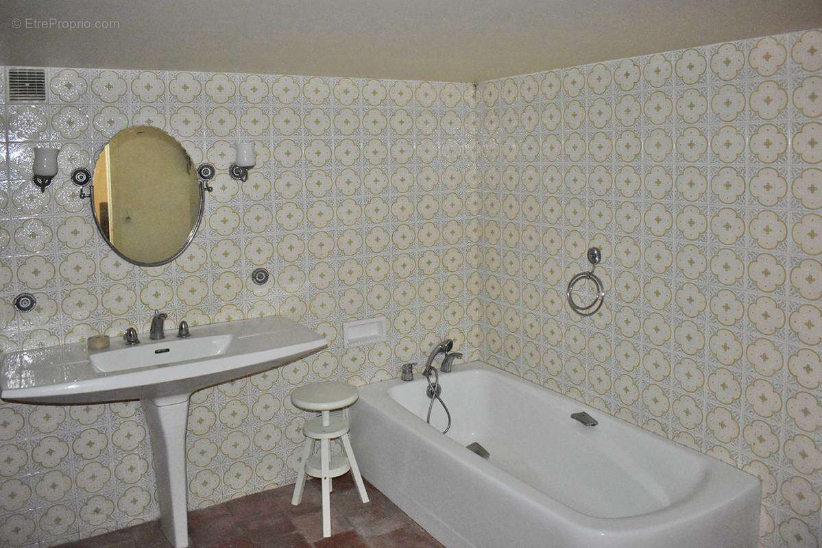 Maison à SAINT-AMAND-DE-COLY