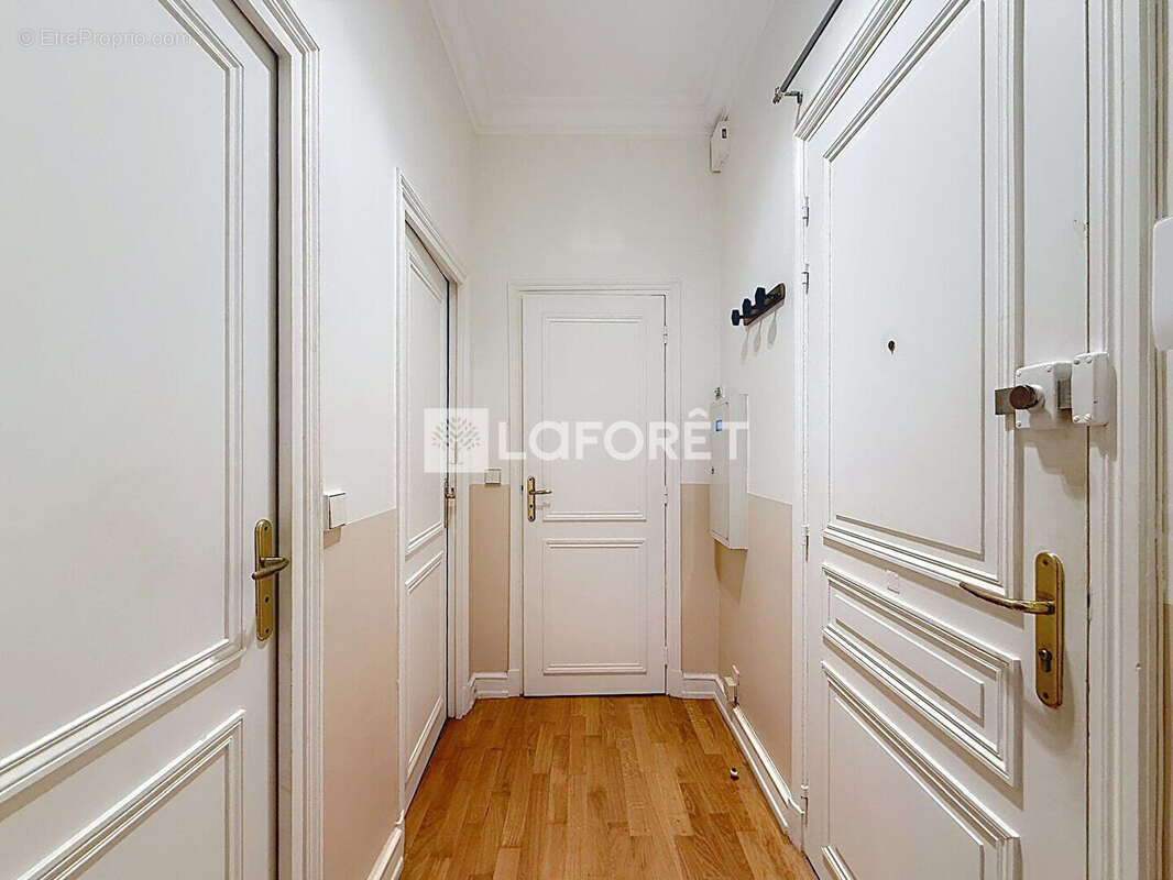 Appartement à PARIS-16E