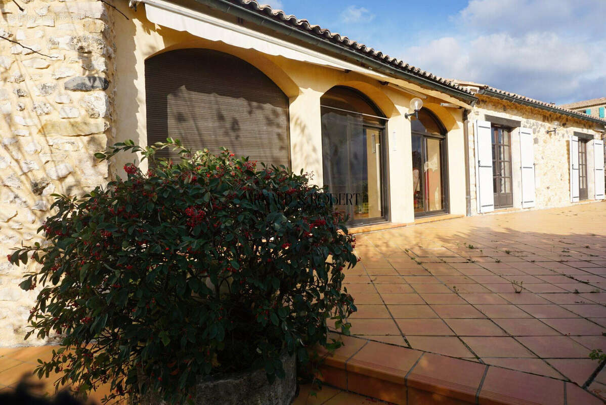 Maison à ROCHEMAURE