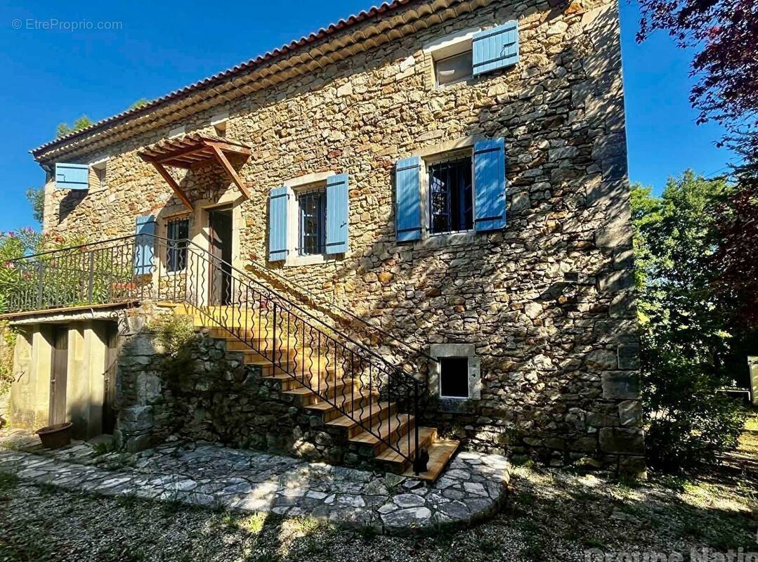Maison à SAINT-JULIEN-DE-PEYROLAS
