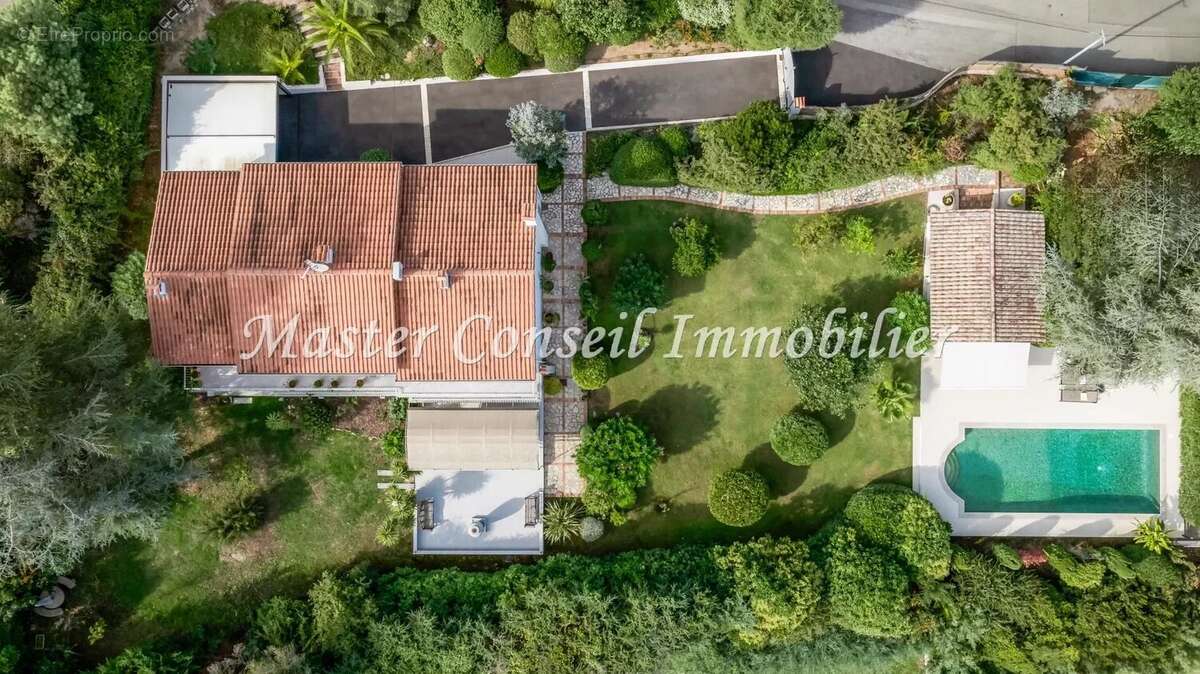 Vue Mer , Villa rénovée 280M²  contemporaine.  Parc arboré  2500M² - photo 10