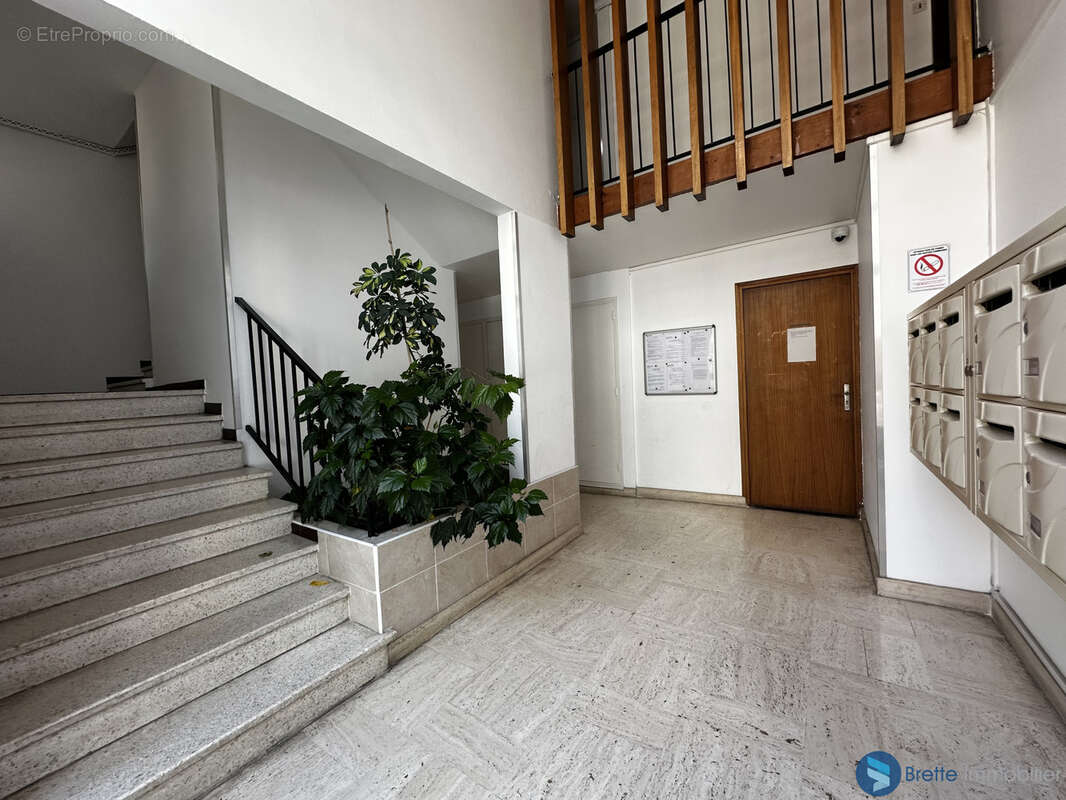 Appartement 4 pièces de 80 m2   La Rode - photo 2
