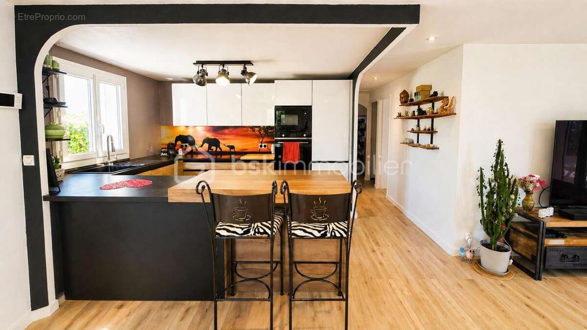 Maison à MONTBAZIN
