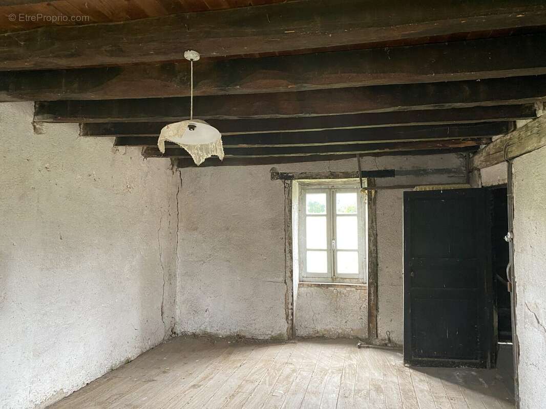 Maison à EYMOUTIERS