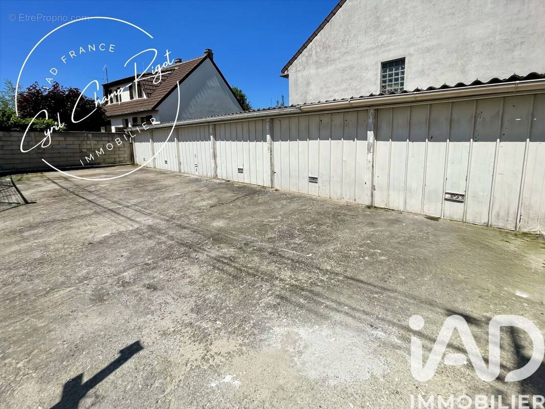 Photo 1 - Parking à AULNAY-SOUS-BOIS