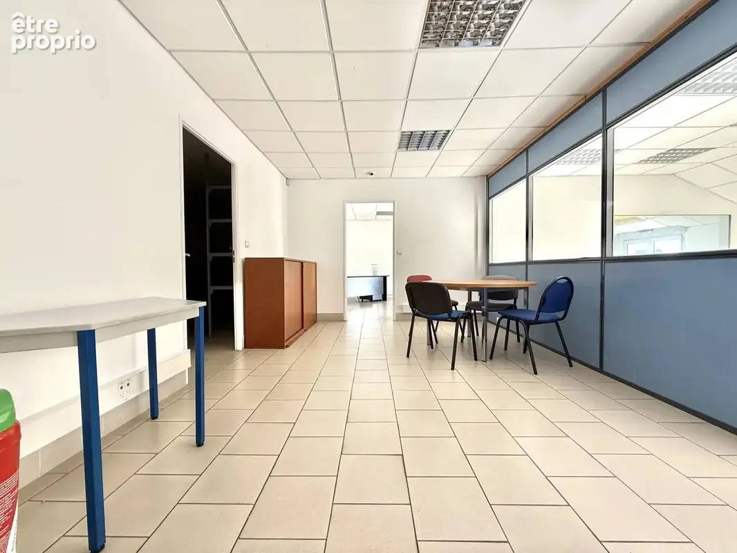 Local professionnel de 380 m2 avec Terrain et Parking - photo 5