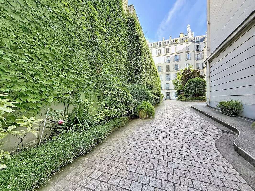 Square Chaillot – 2 pièces au dernier étage, calme et verdure - photo 11