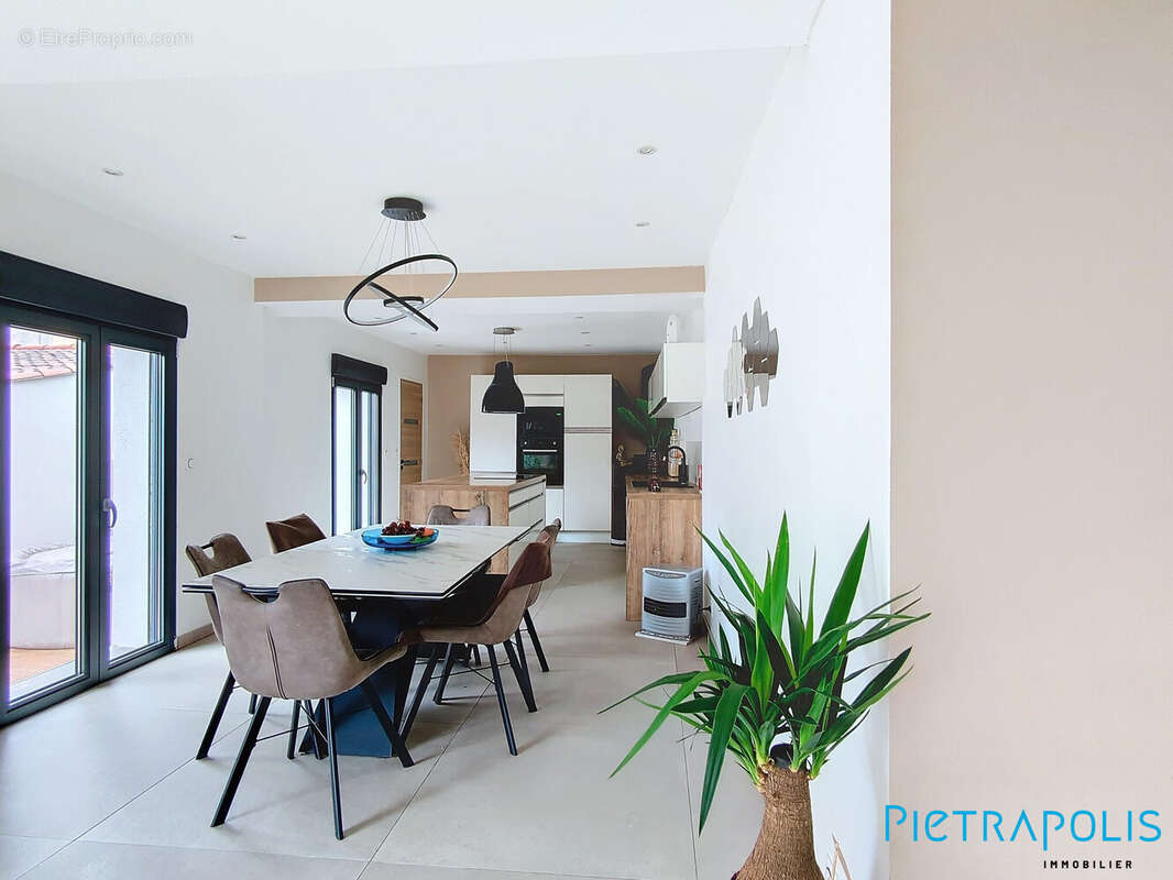 Maison 136 m² à Sete  - photo 4