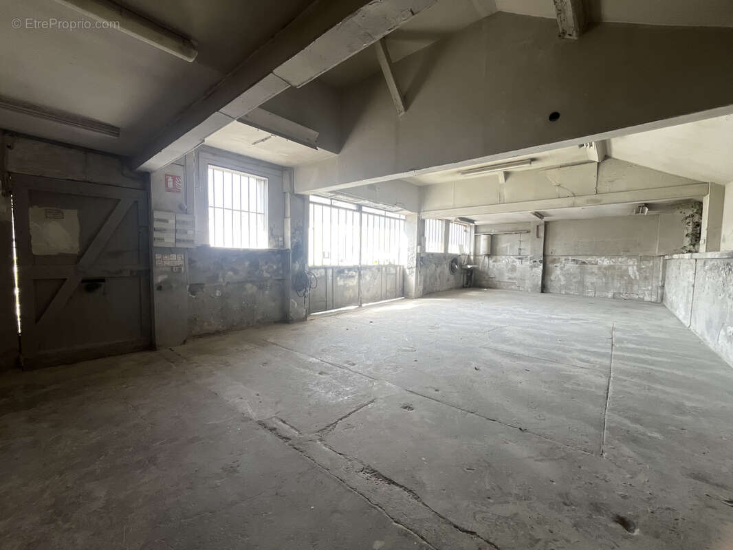 HIDRI IMMO PLUS vous propose un Ensemble immobilier unique à fort potentiel : Maison, Atelier et Dépendances - photo 3