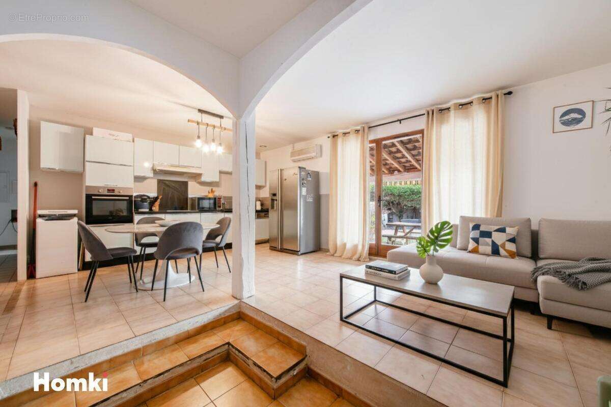 Maison à LE THOLONET