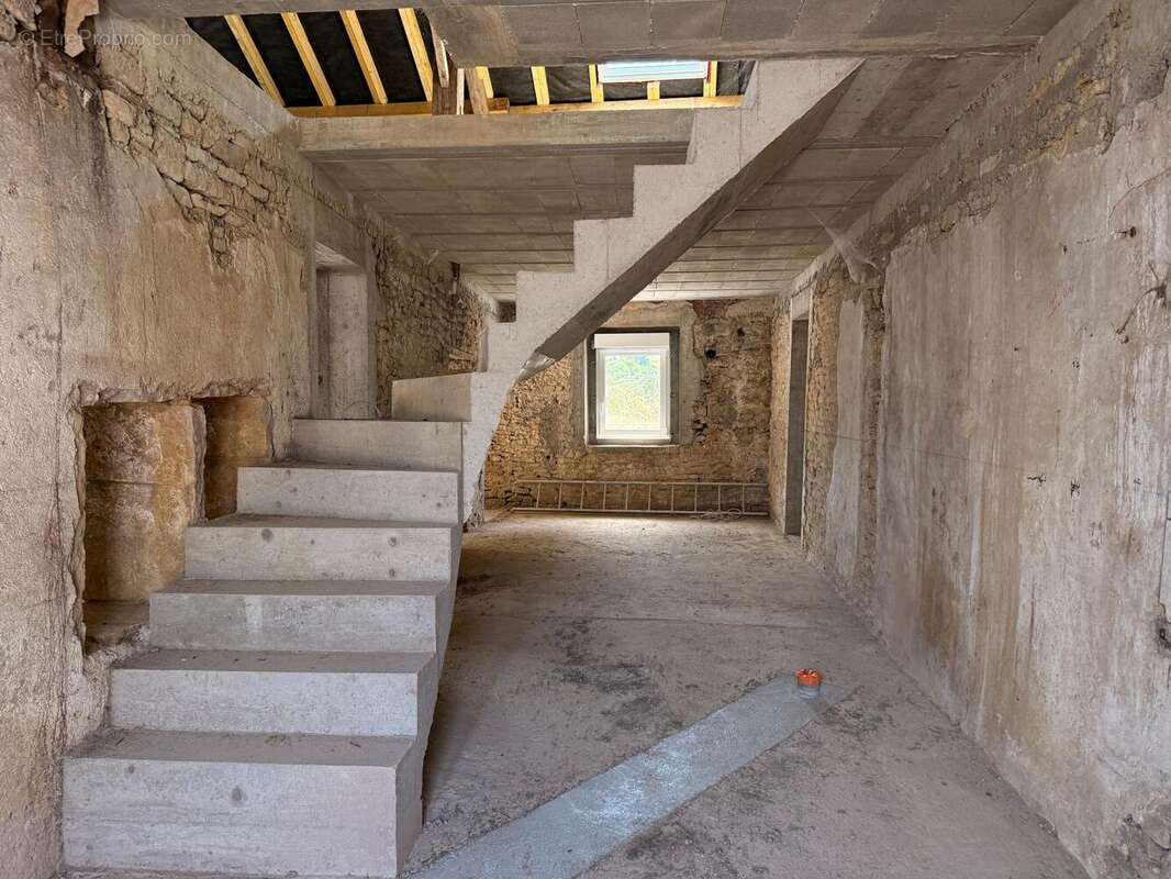 Maison 200 m² à Montarlot-Les-Rioz  - photo 5