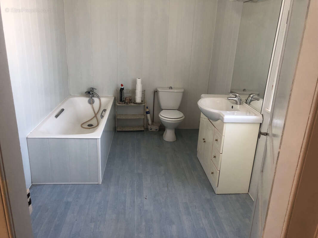 Fonds de commerce - restaurant / bar licence 4 - grand parking - appartement 2 / 3 p - photo 10