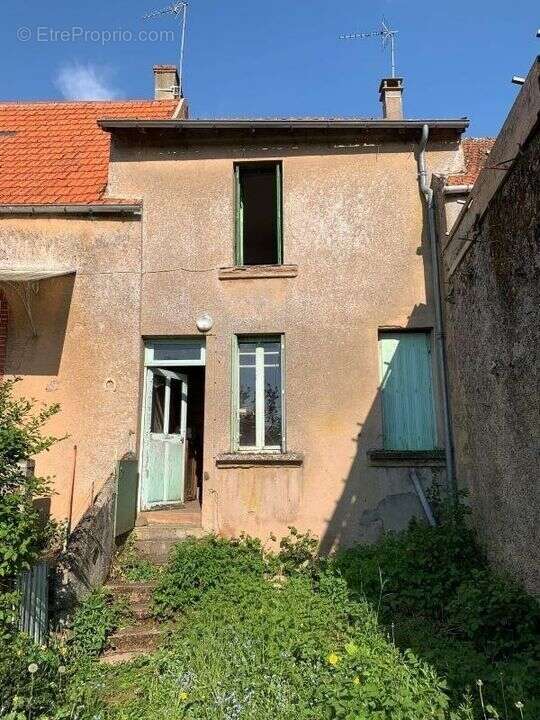 Maison à LA ROCHE-EN-BRENIL