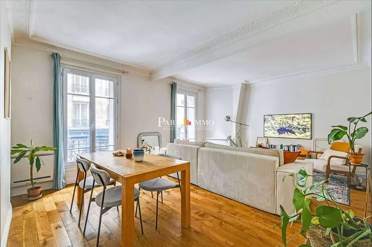 Appartement à PARIS-18E