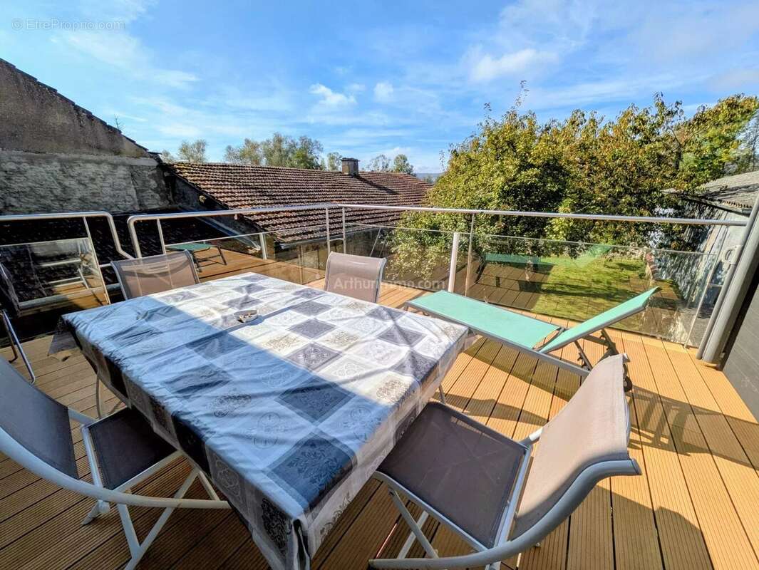 Maison à NEUFCHATEAU