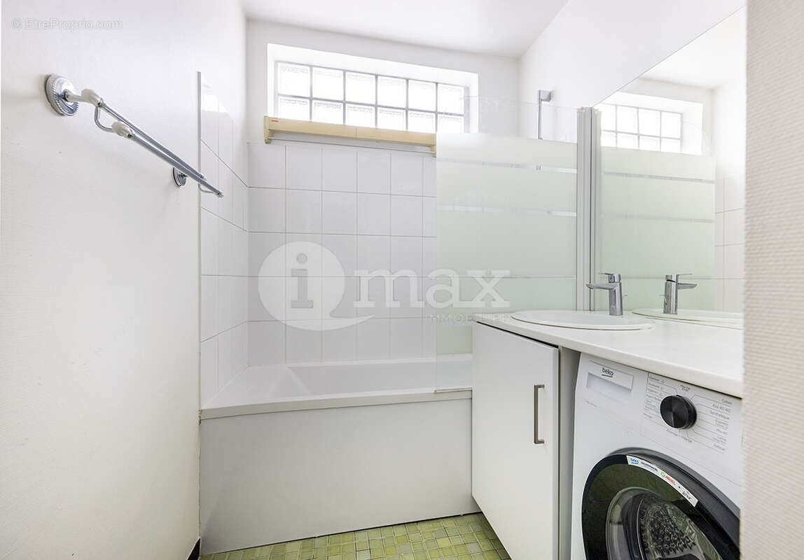 Appartement à COURBEVOIE