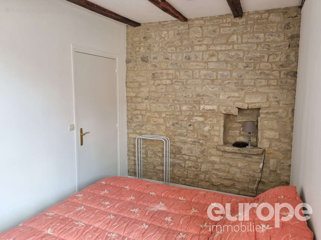 Maison à MOULINS-EN-TONNERROIS