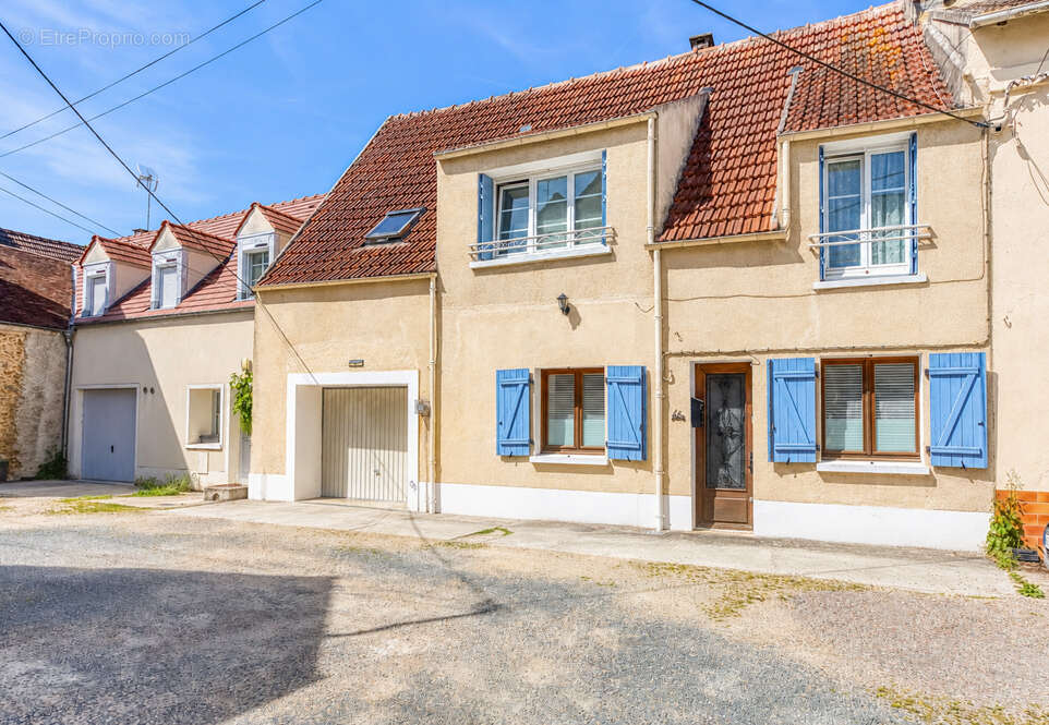 Maison à FONTENAY-TRESIGNY