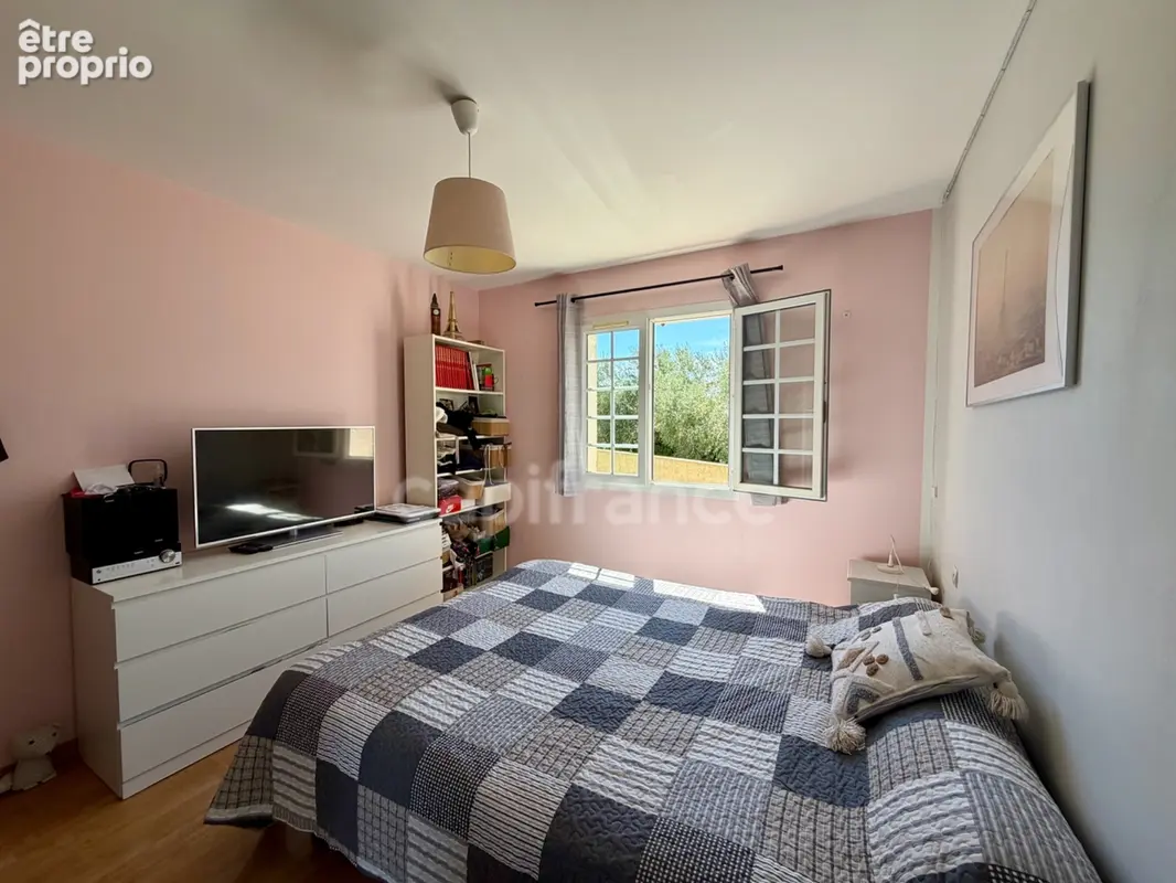 Loupian(34), à vendre maison plain-pied p5, surface totale 106 m2, 4 faces, terrain 618 m2, garage, piscine - photo 9