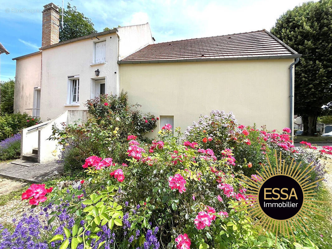 Maison à CRESPIERES