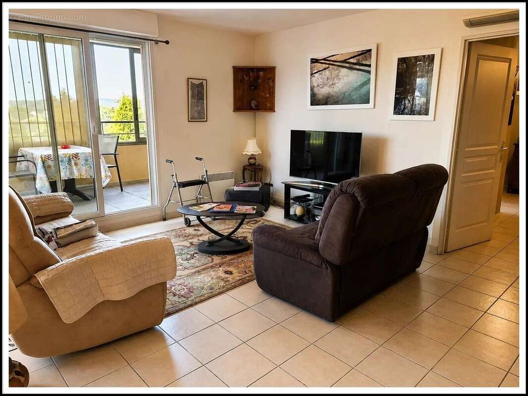 Appartement à BAGNOLS-SUR-CEZE