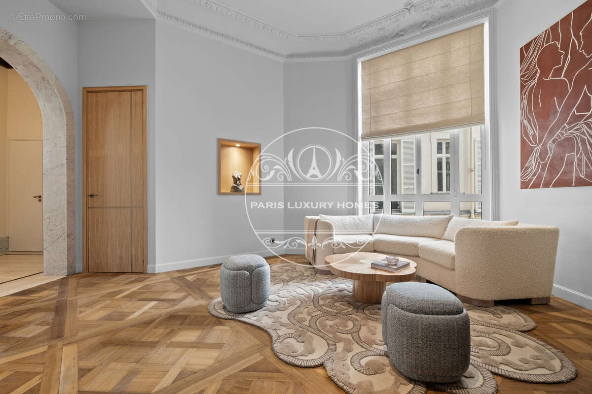 Appartement à PARIS-8E