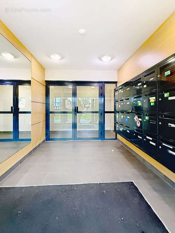 SAINT BARTHELEMY D'ANJOU - Lumineux T3 avec balcon garage - Opportunité pour Investissement locatif ou Résidence principale - photo 9