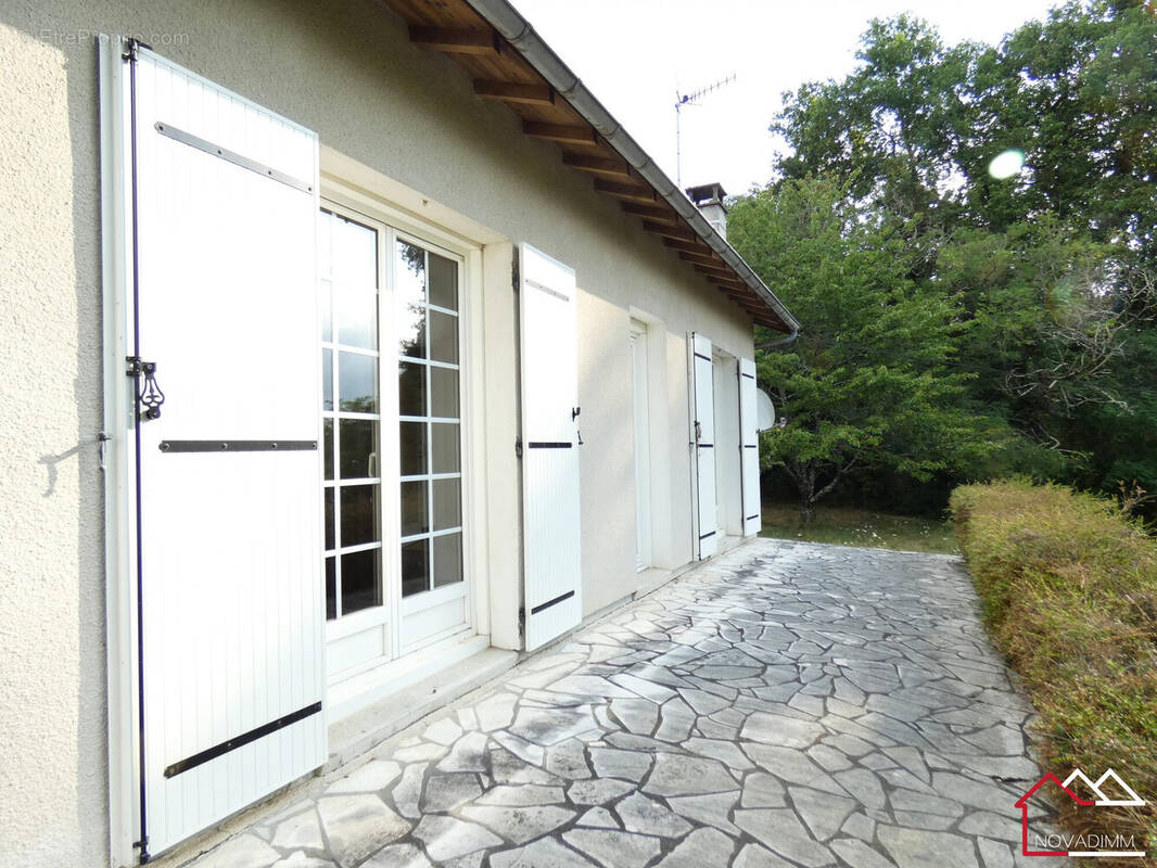 Maison à SAINT-FRONT-DE-PRADOUX