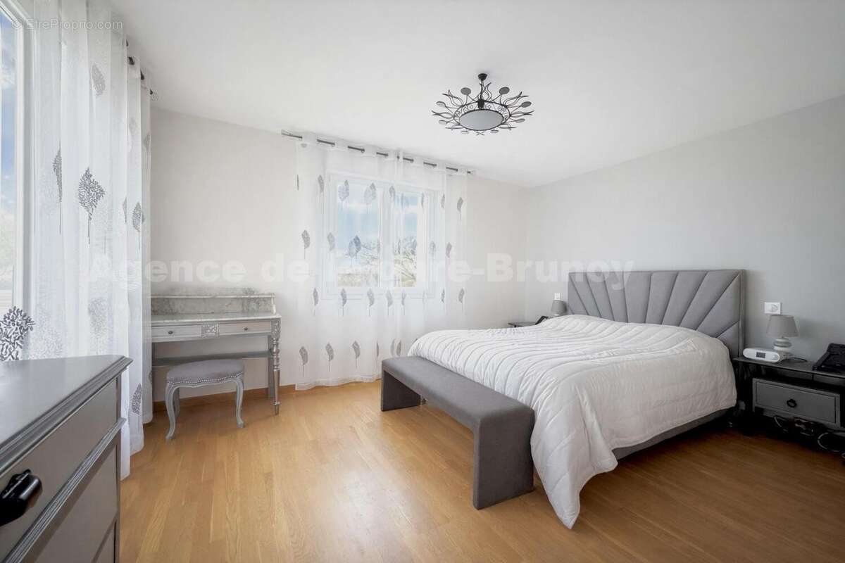 ChatGPT Image 9 févr - Maison à VARENNES-JARCY