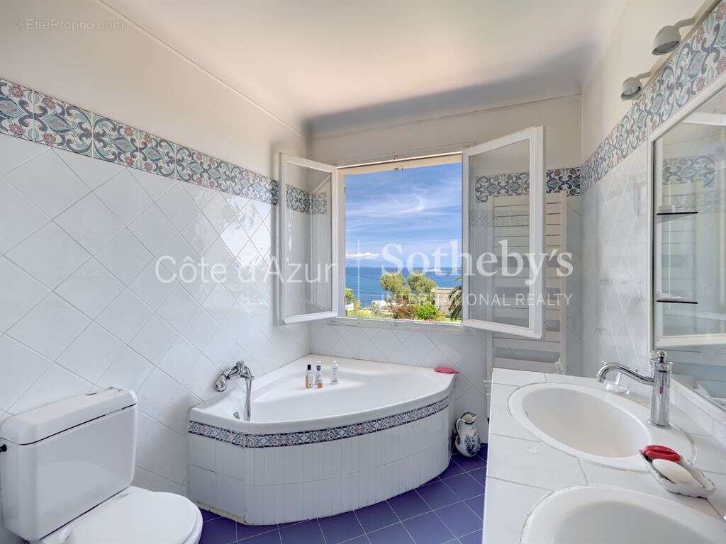 Cap d’Antibes villa avec vue mer piscine et fort potentiel à quelques pas du littoral - photo 11