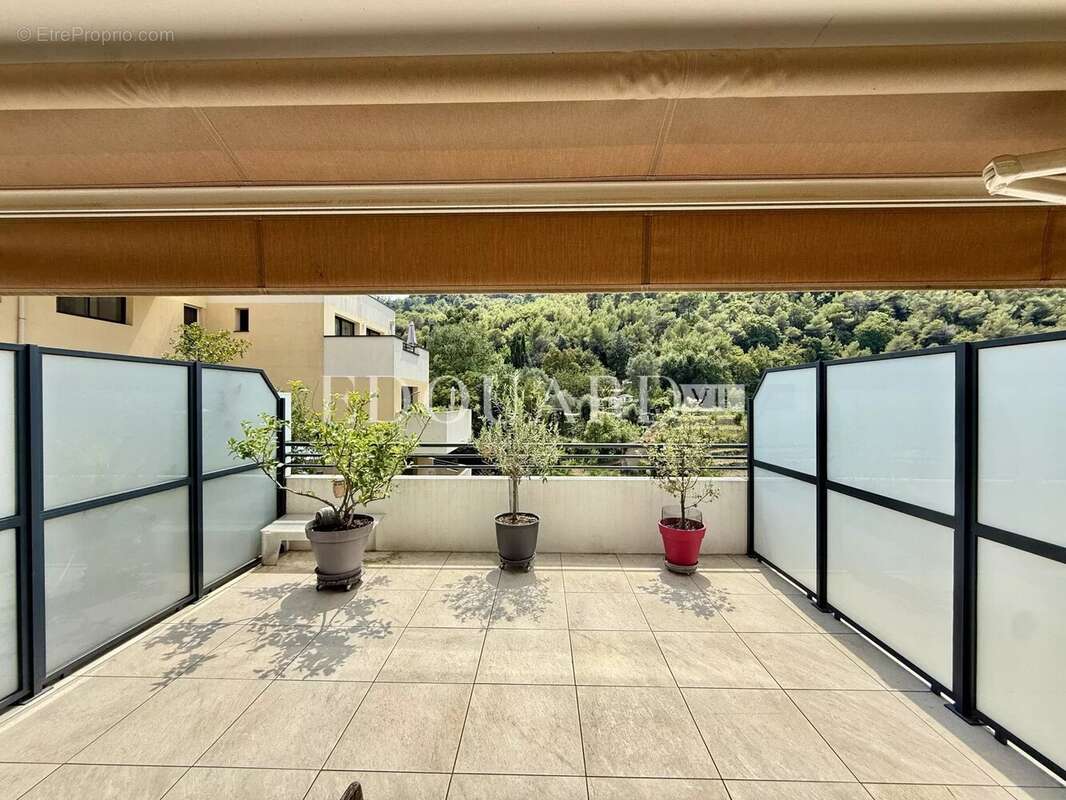 Bel trois pièces en excellent état dans résidence moderne avec piscine et performante sur le plan énergétique - photo 4