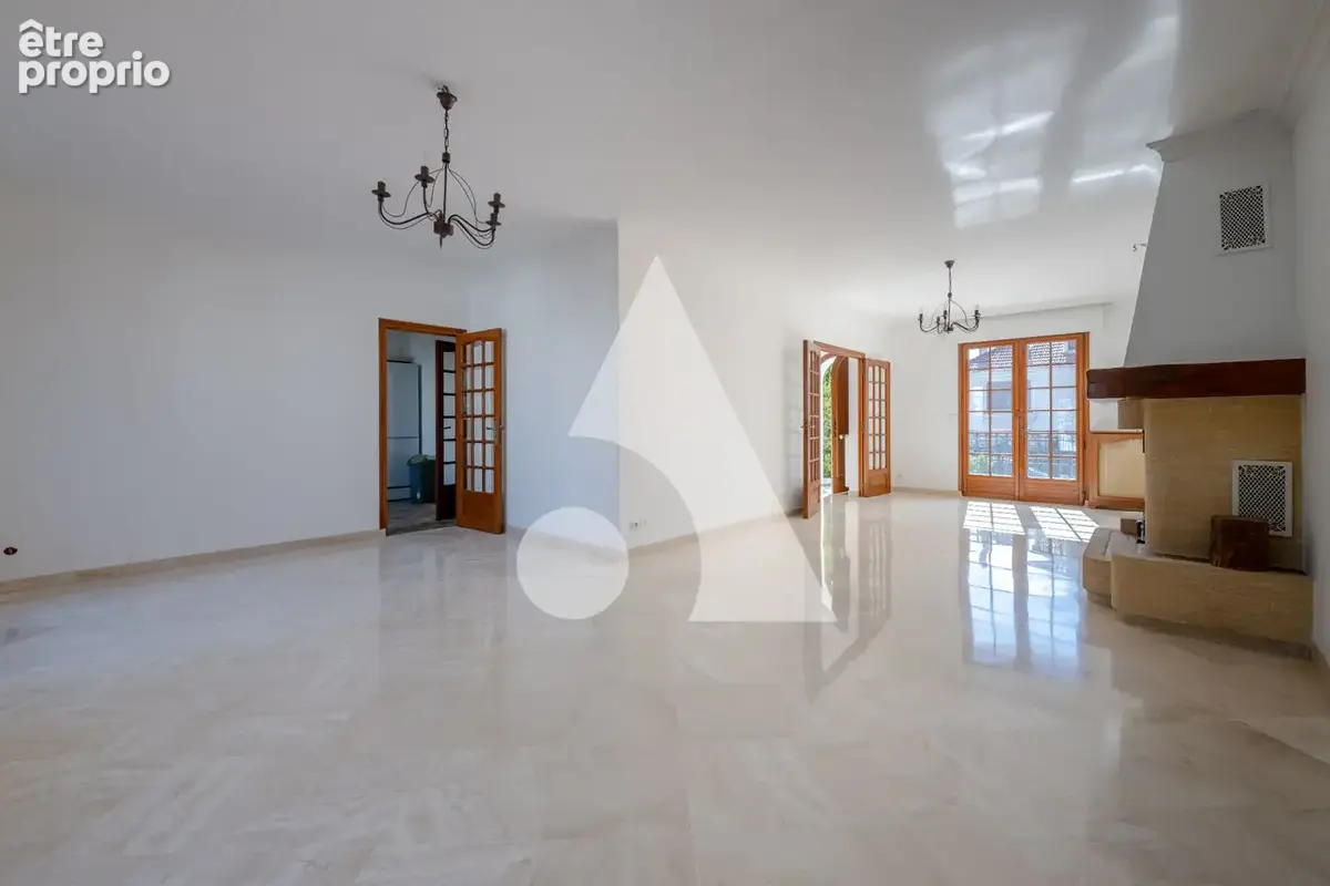 Ormesson Sur Marne, Belle maison familiale 8 pièces de 170 m2 - photo 3