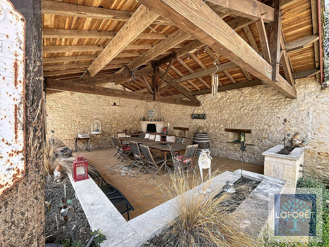 Propriété 5 chambres de 288m2 avec piscine et son parc. - photo 7
