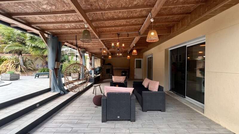 PLONÉIS (29) – Maison à vendre Type 6 de 115 m² habitable et 189 m² utile – Terrain de 1 320 m² – Double garage – Piscine - photo 10