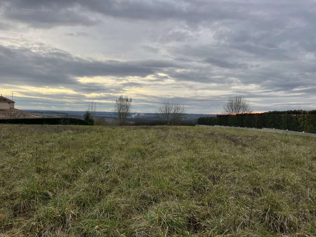 Terrain à LABASTIDE-CASTEL-AMOUROUX